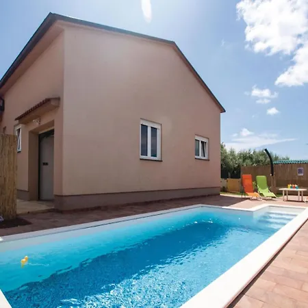 Three-bedroom Holiday In