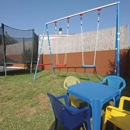 Three-bedroom Holiday In Holiday home Loborika
