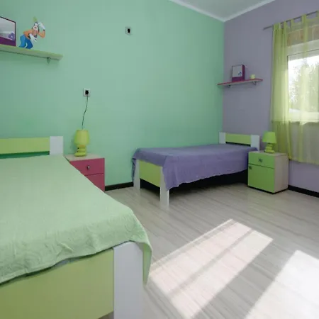 Three-bedroom Holiday In Holiday home Loborika