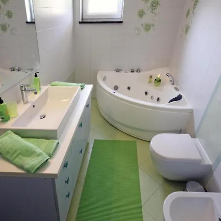 Three-bedroom Holiday In