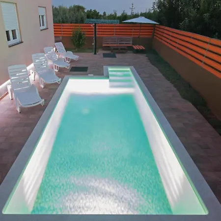Three-bedroom Holiday In Loborika